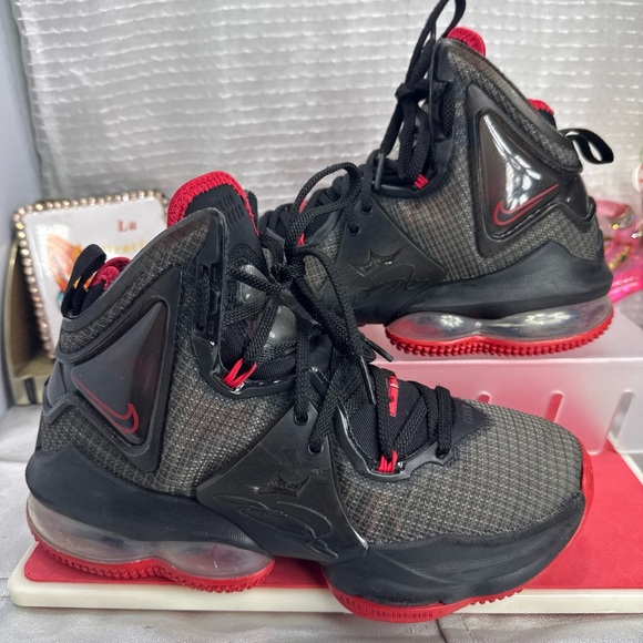 (N1) Nike Lebron 19 XIX Bred GS Boys 3.5Y Black/Red Basketball Shoes DDO418-011 - Picture 2 of 15